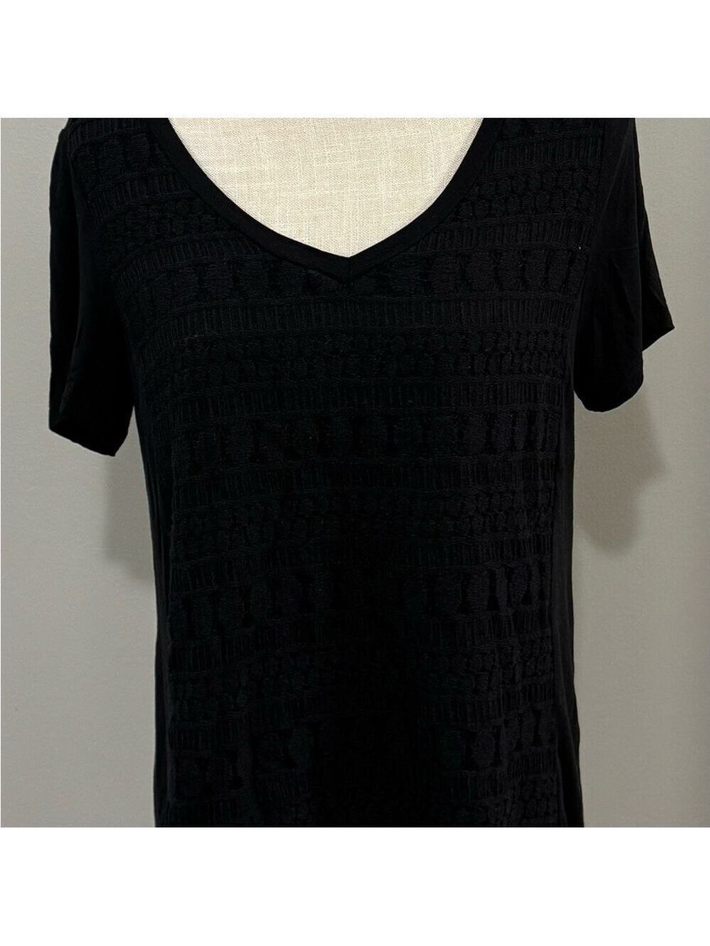 Rafaella Black Lace Front V-Neck Short Sleeve Tee. Size Medium